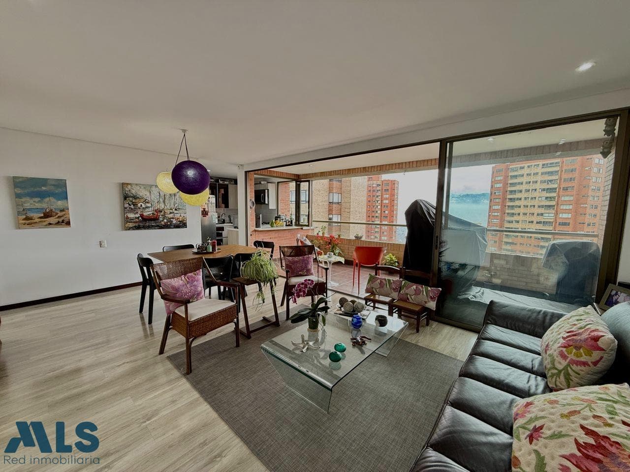 Apartamento en venta en La Calera, Poblado, Medellín — foto 1 de 16