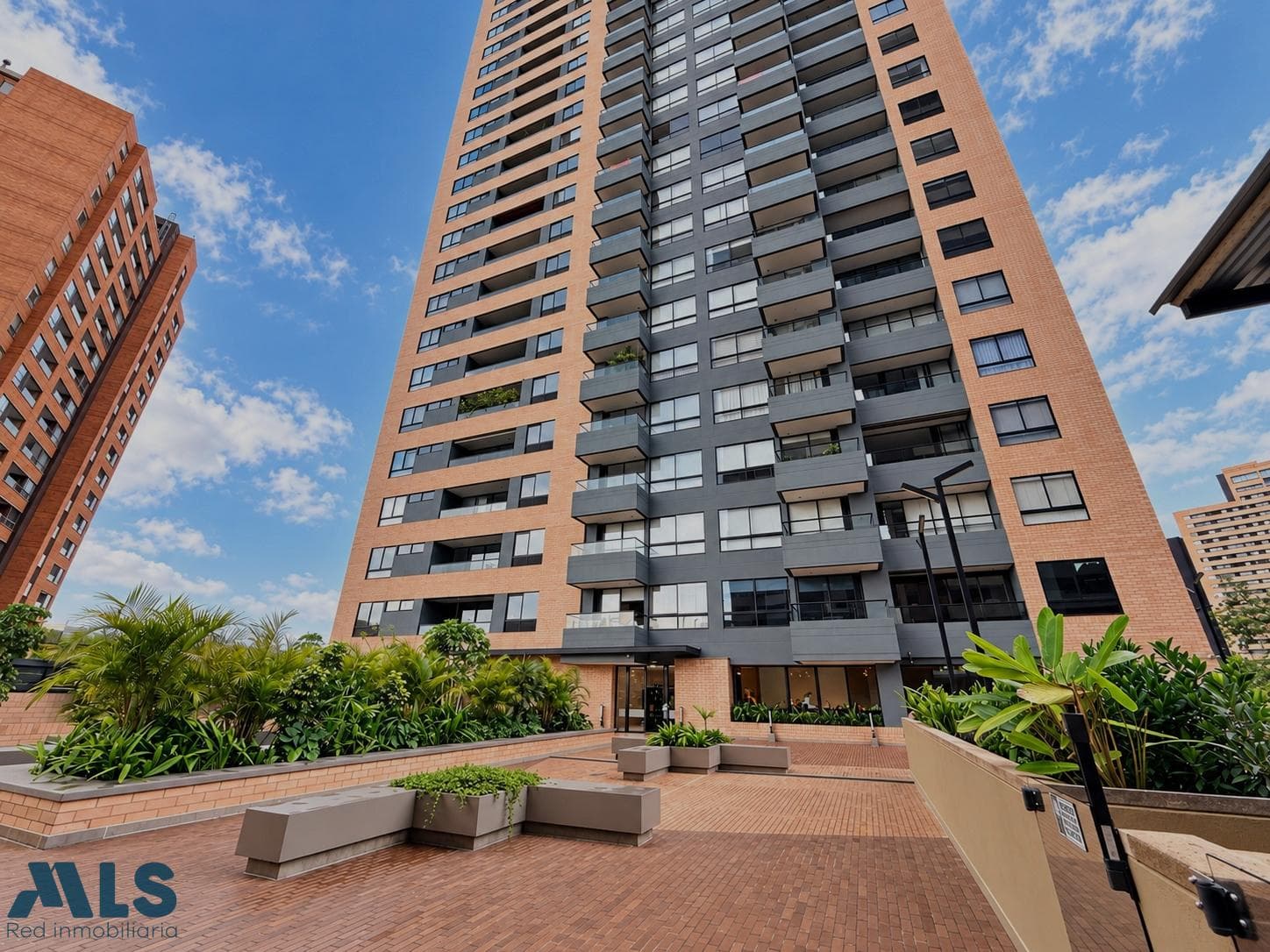 Apartamento en venta en Linares, Poblado, Medellín — foto 1 de 34