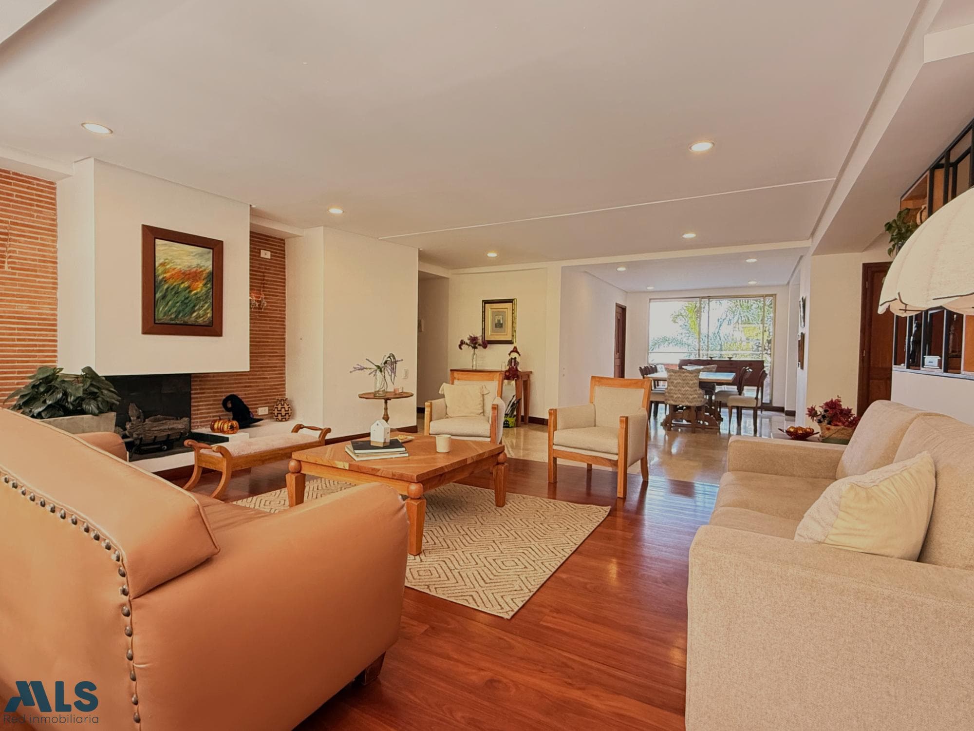 Apartamento en venta en La Calera, Poblado, Medellín — foto 1 de 27