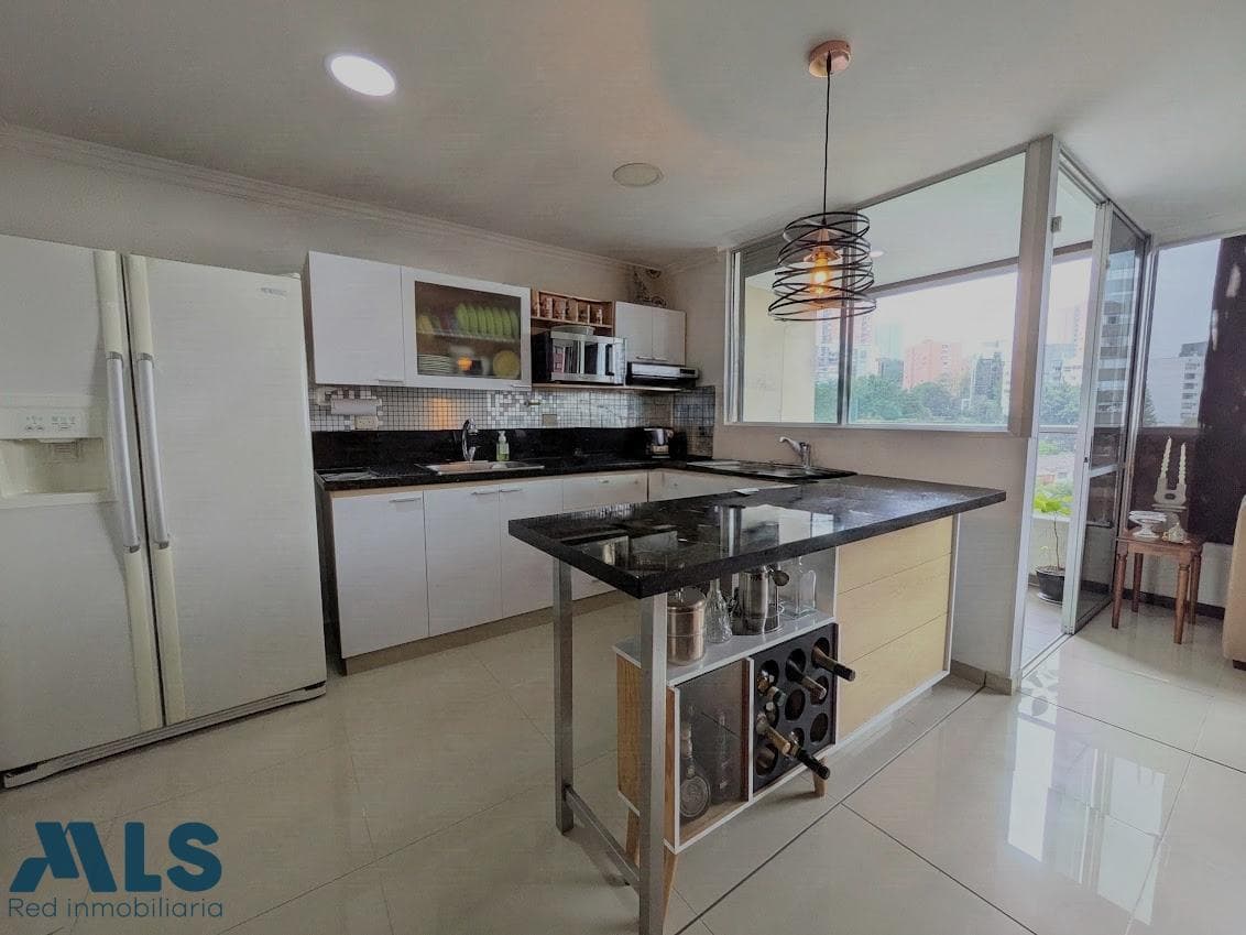 Apartamento en venta en El Poblado, Medellín — foto 1 de 10