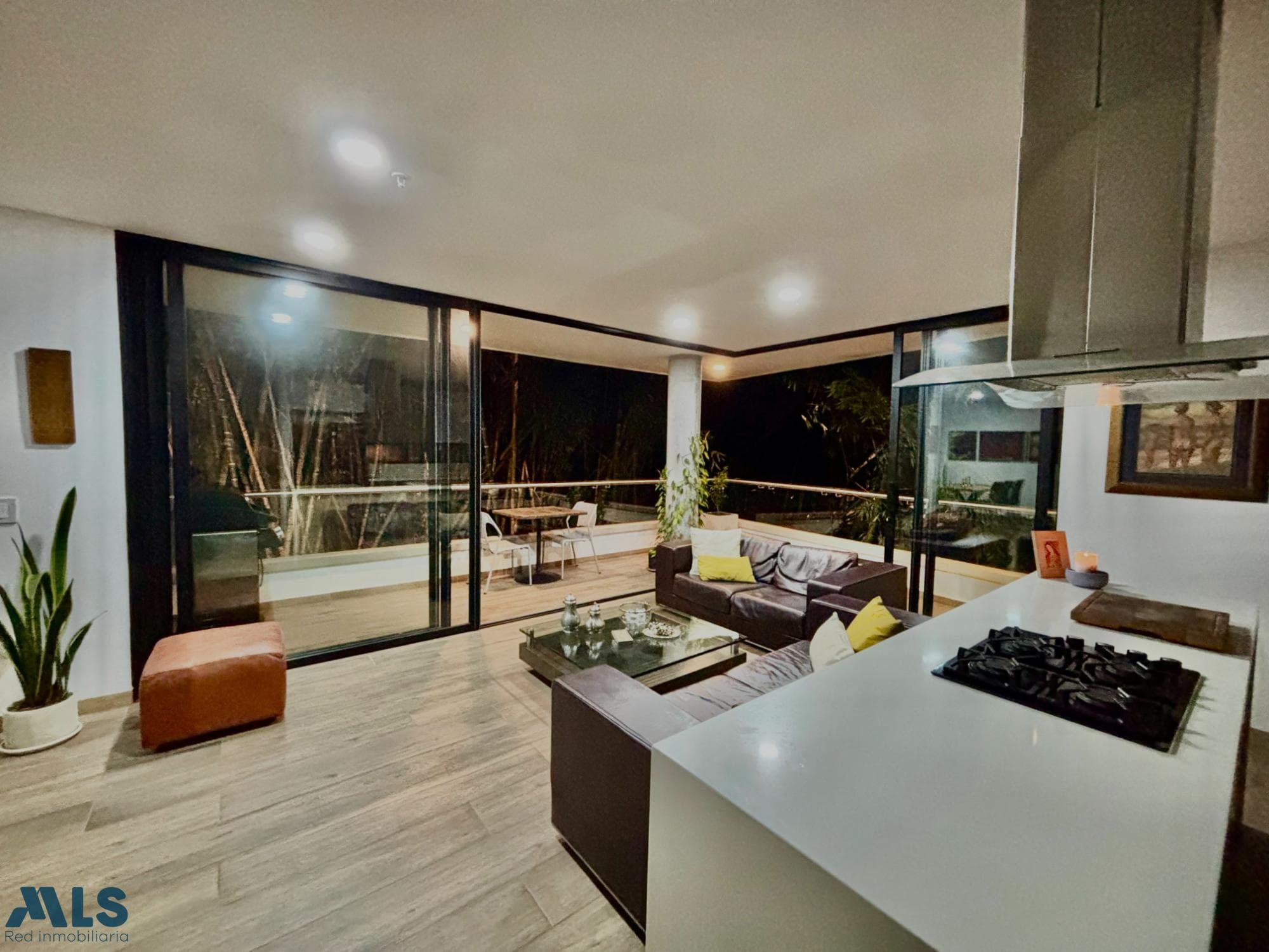 Apartamento en venta en Loma del Escobero, Aburra Sur, Envigado — foto 1 de 15