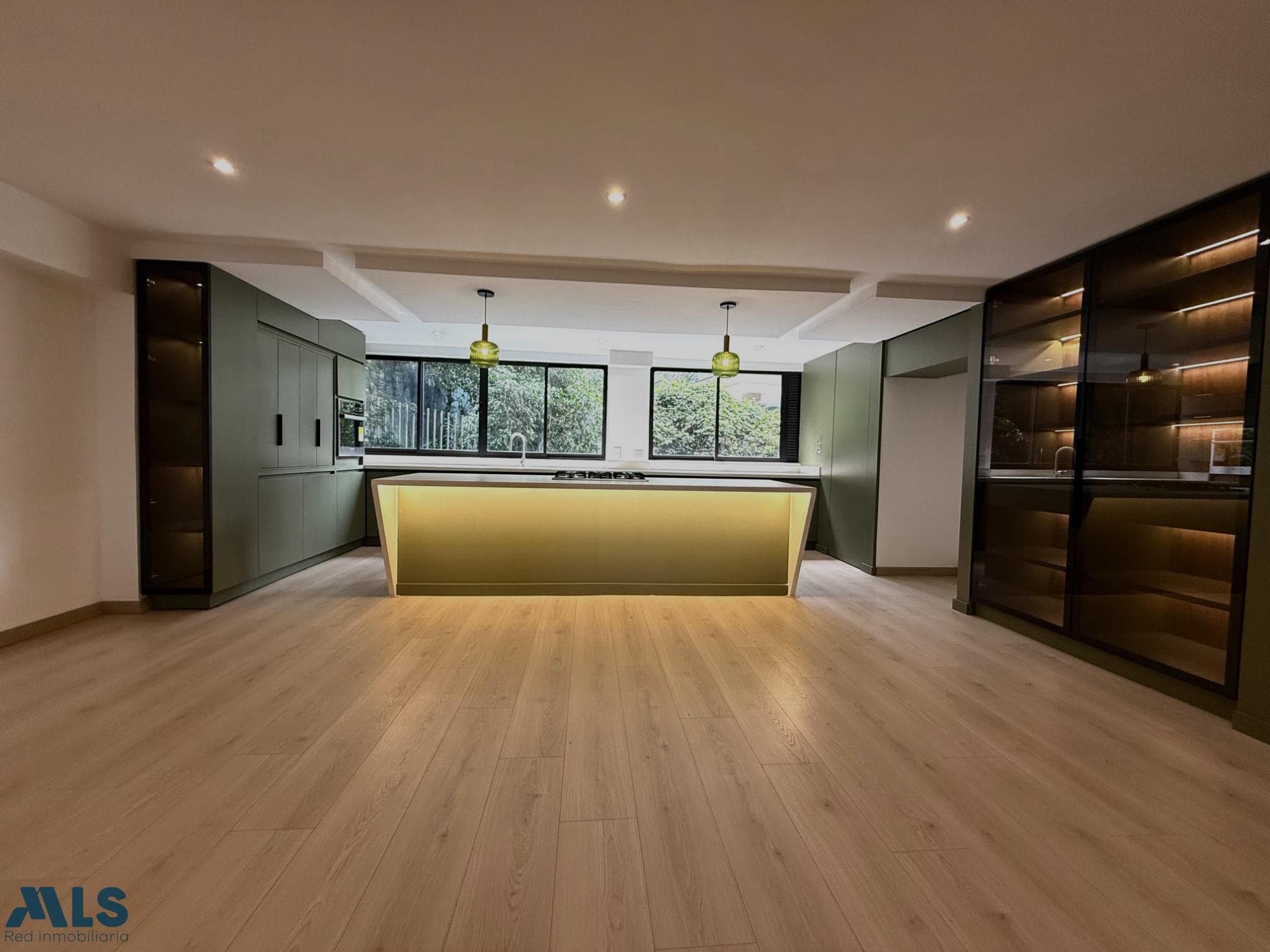 Apartamento en venta en Castropol, Poblado, Medellín — foto 1 de 34