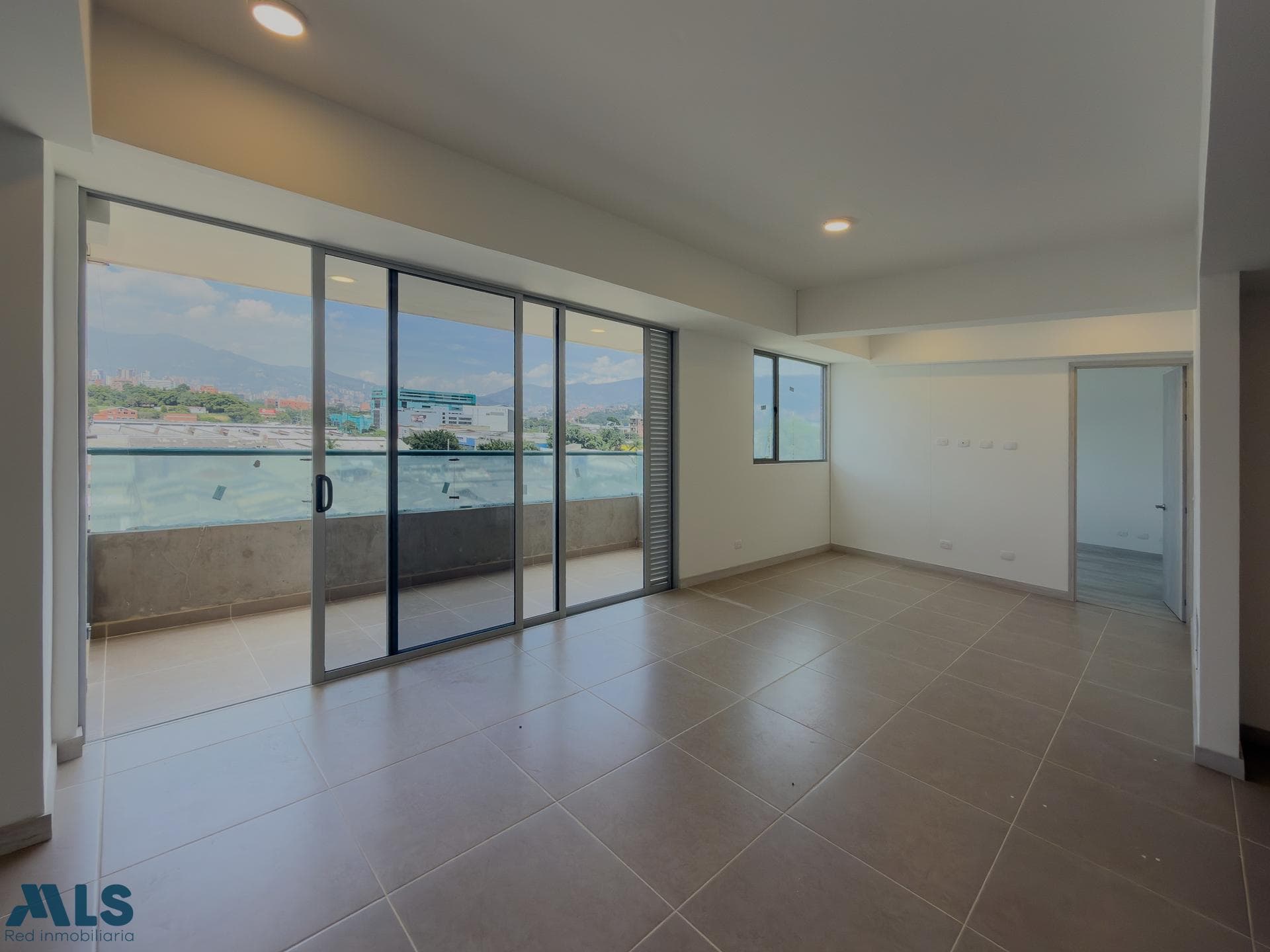 Apartamento en venta en Ciudad del Rio, Poblado, Medellín — foto 1 de 35