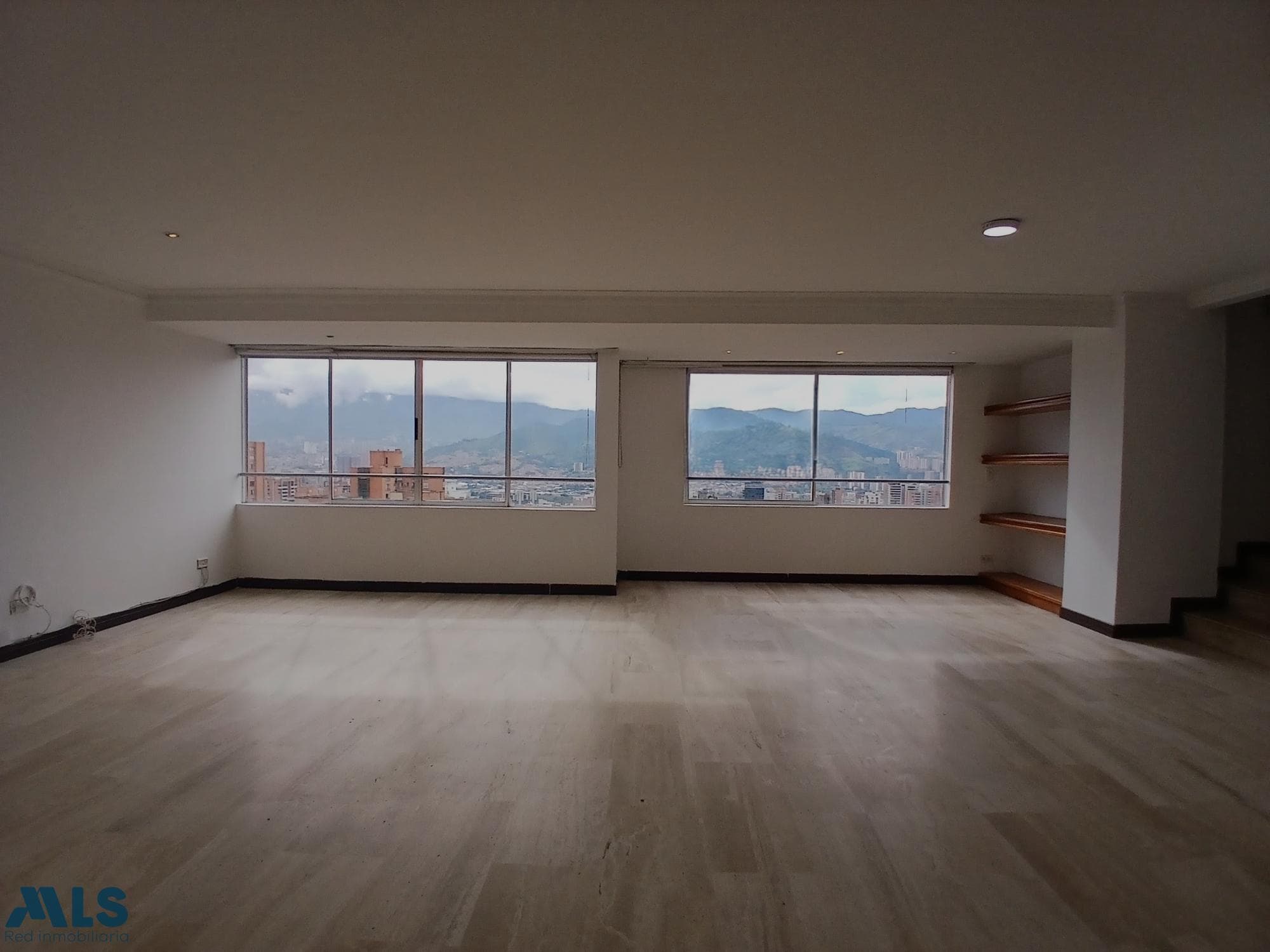Apartamento en venta en El Campestre, Poblado, Medellín — foto 1 de 24