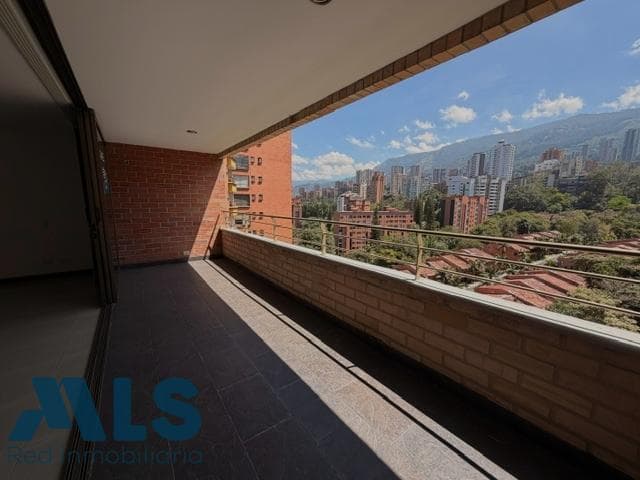 Apartamento en venta en El Campestre, Poblado, Medellín — foto 1 de 33