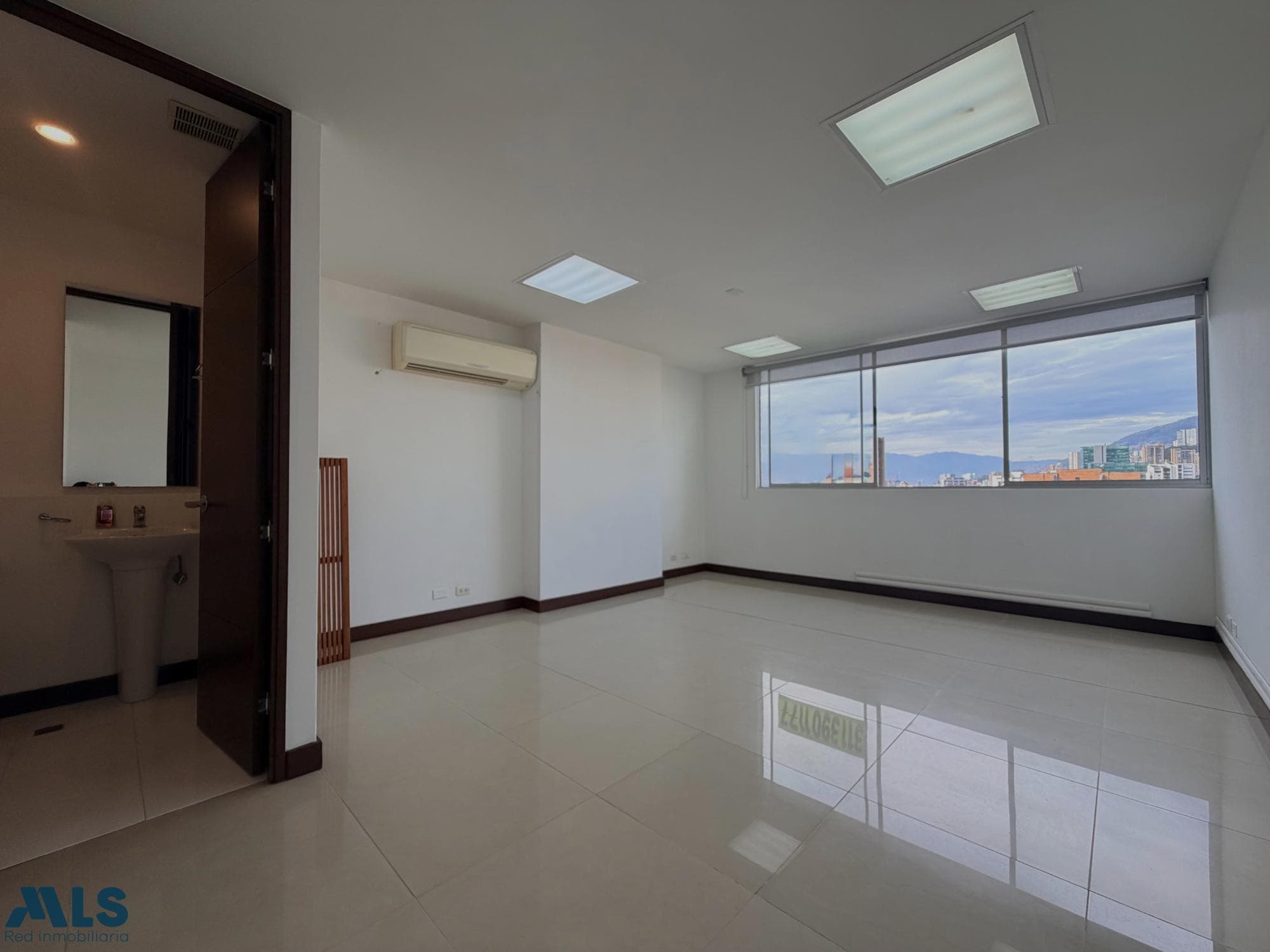 Oficina en venta en Oviedo, Poblado, Medellín — foto 1 de 14