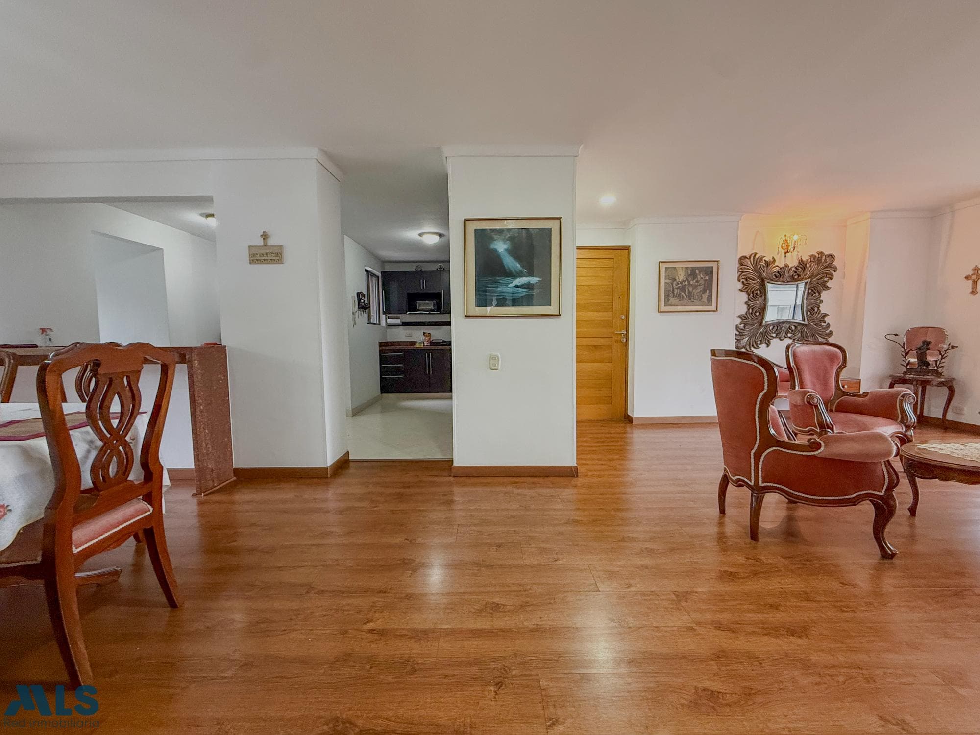 Apartamento en venta en El Tesoro, Poblado, Medellín — foto 1 de 18