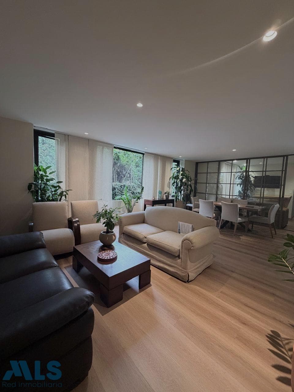 Apartamento en venta en Altos del Poblado, Medellín — foto 1 de 15