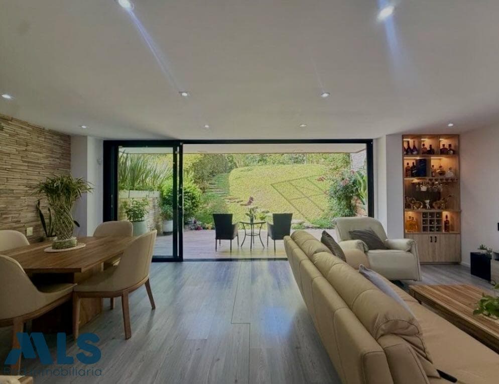 Casa en venta en El Esmeraldal, Aburra Sur, Envigado — foto 1 de 24