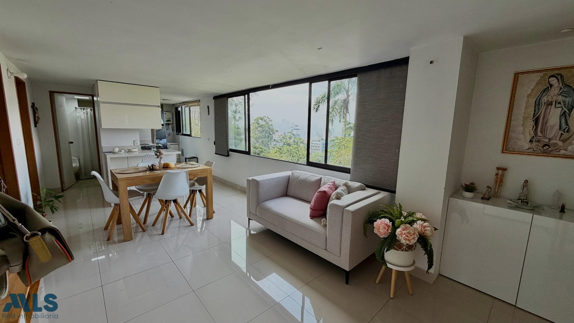 Apartamento en venta en Altos del Poblado, Medellín — foto 1 de 14