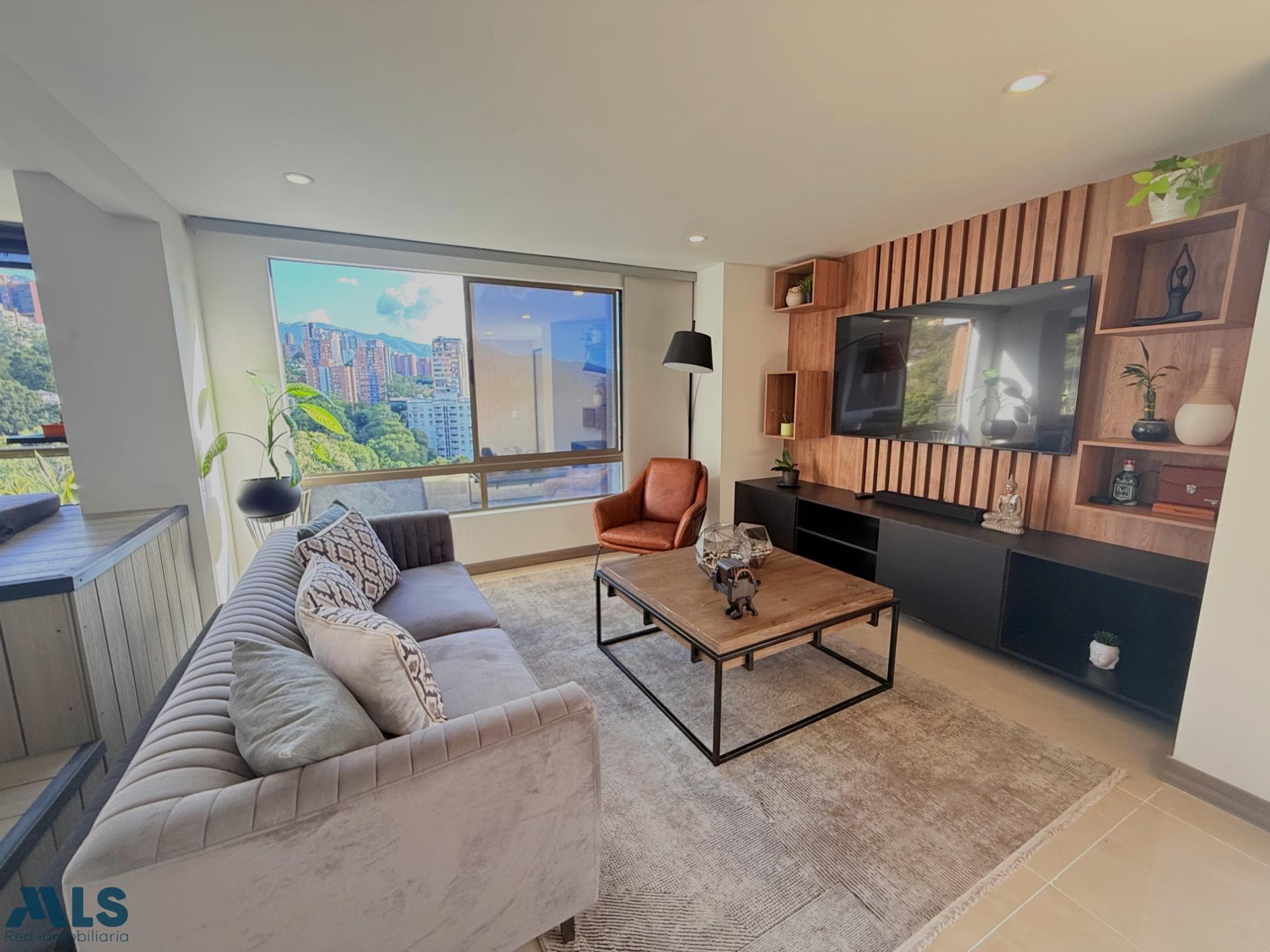 Apartamento en venta en La Tomatera, Poblado, Medellín — foto 1 de 24