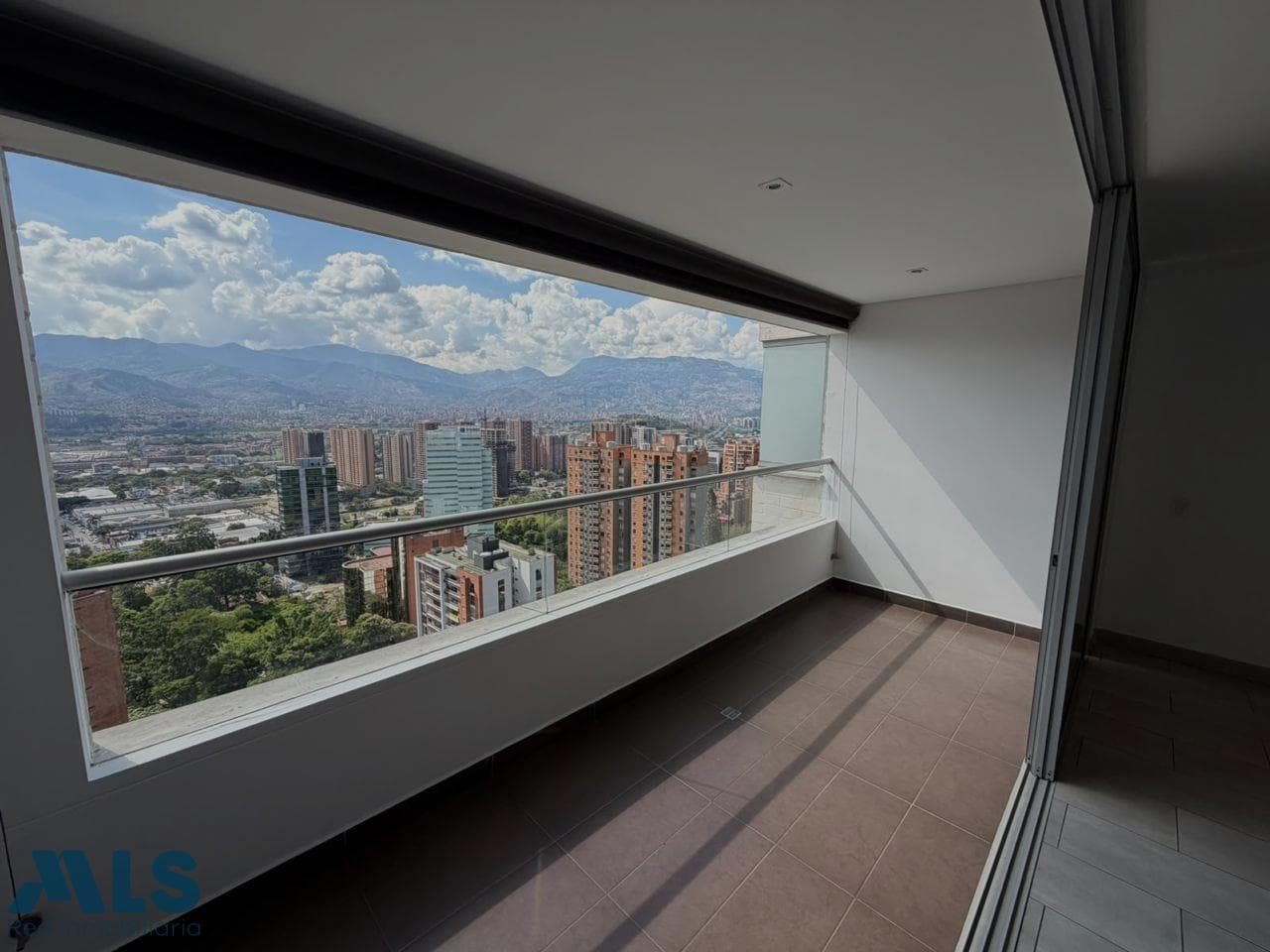 Apartamento en venta en Castropol, Poblado, Medellín — foto 1 de 12