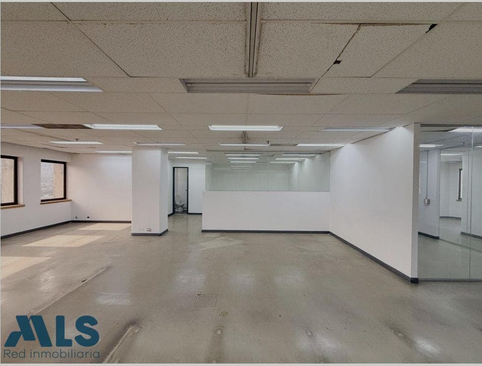 Oficina en venta en Centro, Medellín — foto 1 de 22