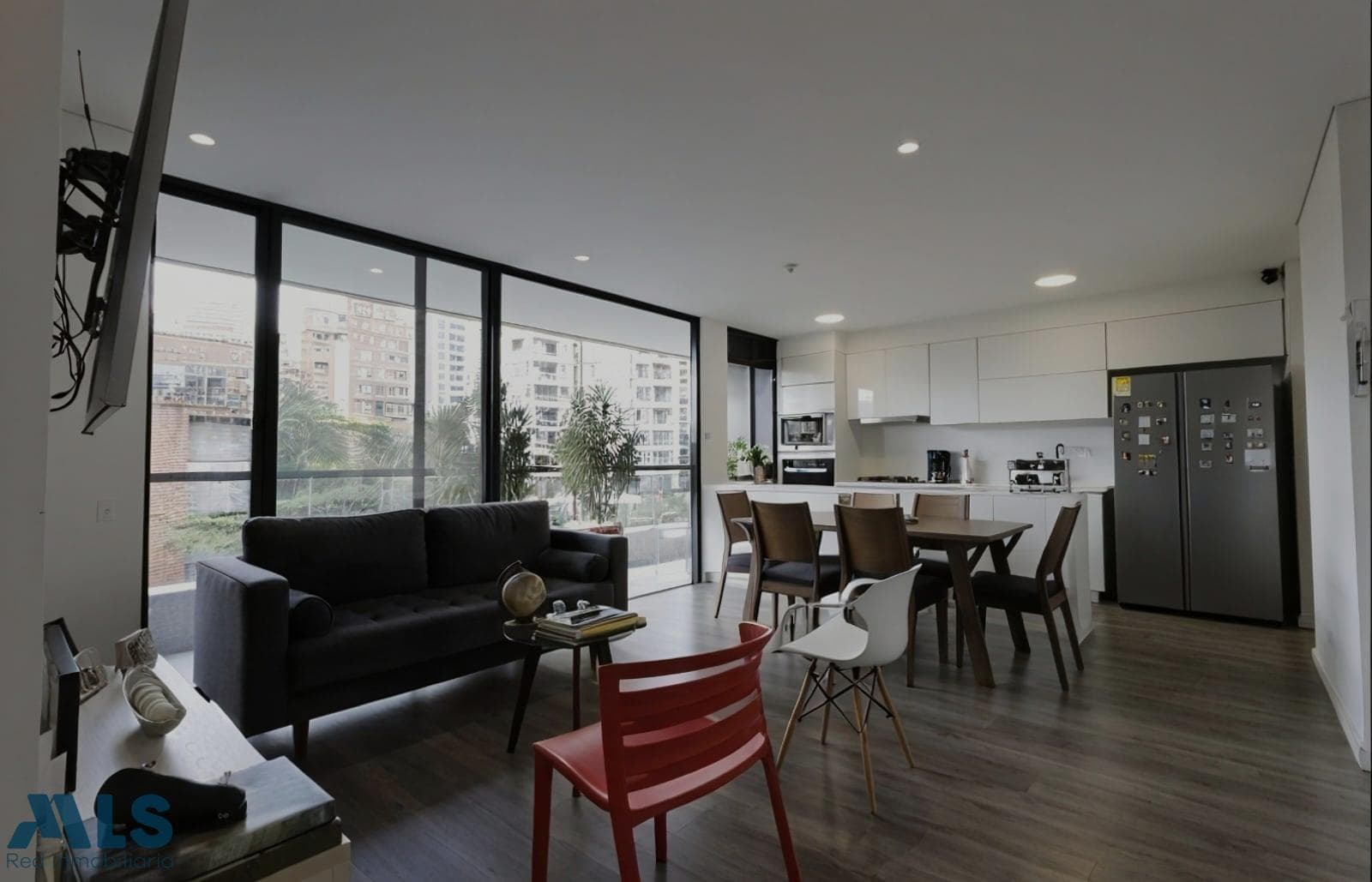 Apartamento en venta en Lalinde, Poblado, Medellín — foto 1 de 12