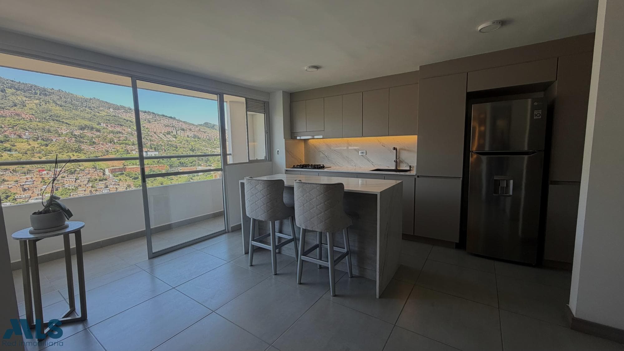Apartamento en venta en Calasanz Parte Alta, Occidente, Medellín — foto 1 de 22