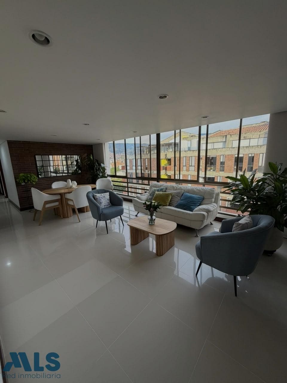 Apartamento en venta en Laureles, Medellín — foto 1 de 15