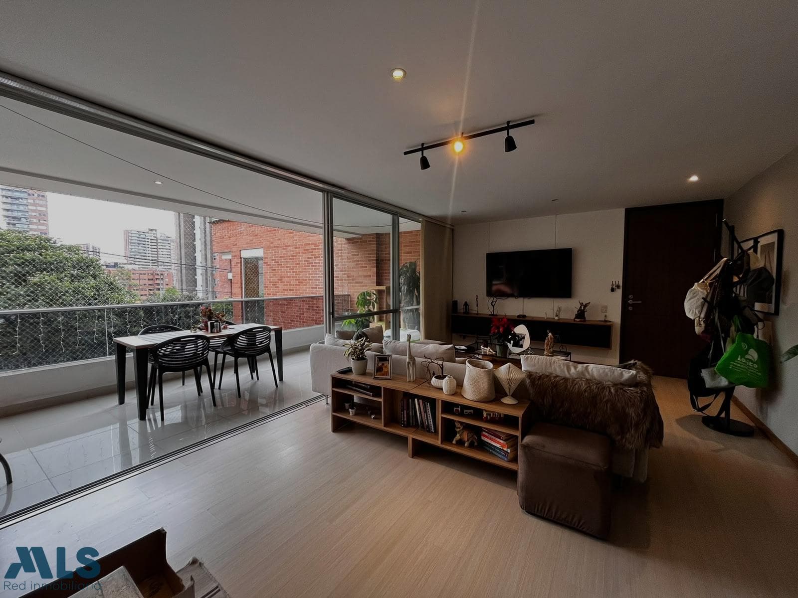 Apartamento en venta en Loma de los Parra, Poblado, Medellín — foto 1 de 15