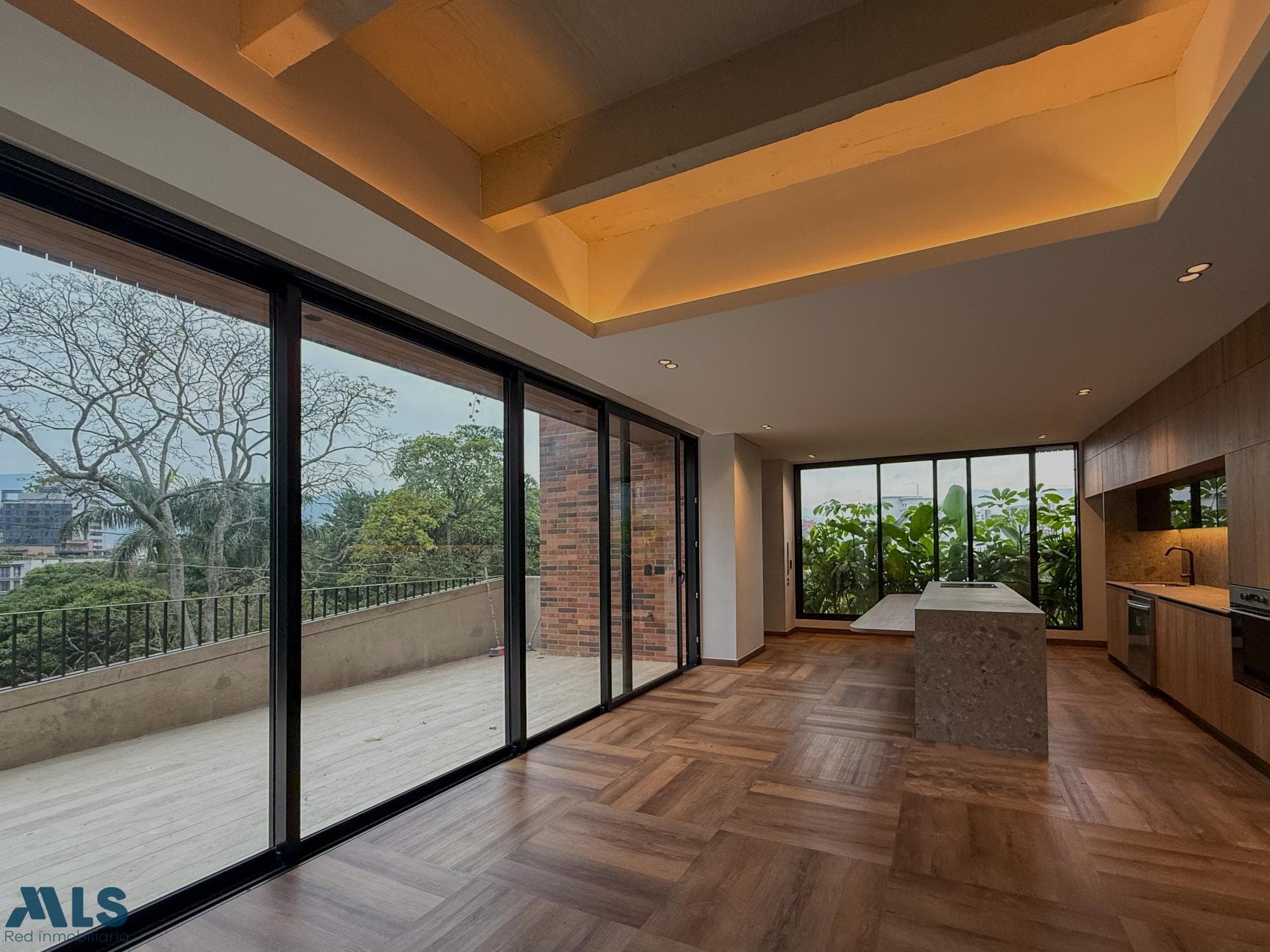 Apartamento en venta en El Campestre, Poblado, Medellín — foto 1 de 15