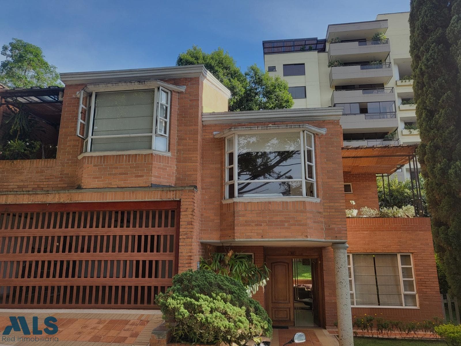 Casa en venta en La Concha, Poblado, Medellín — foto 1 de 26