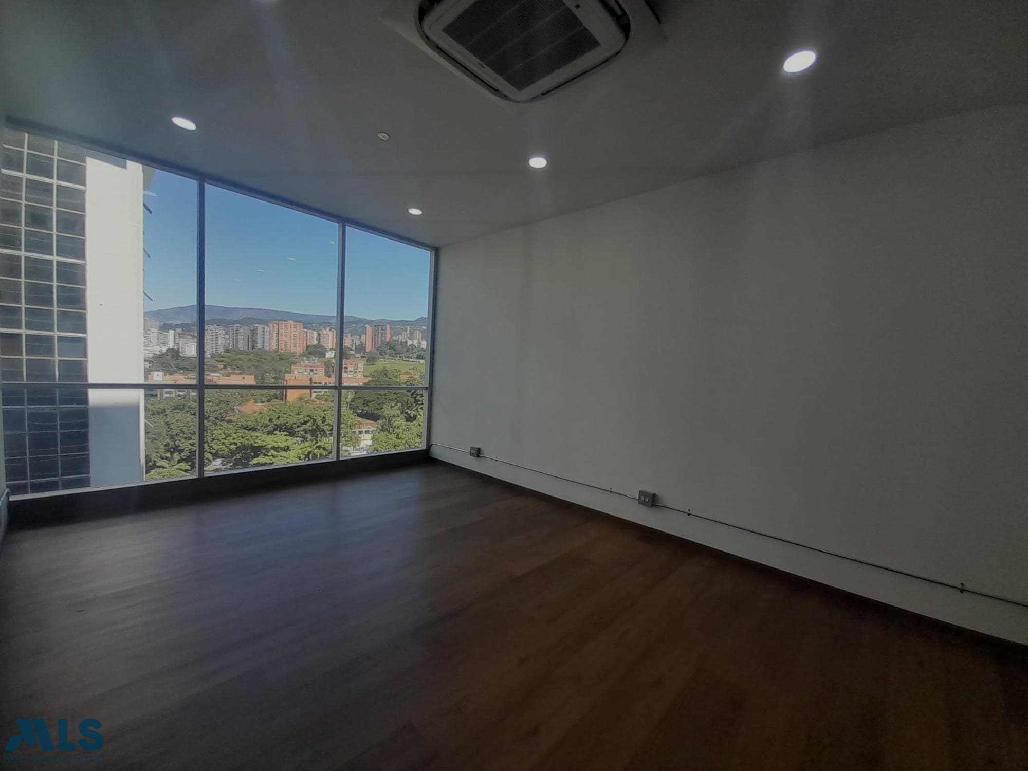Oficina en venta en El Campestre, Poblado, Medellín — foto 1 de 9